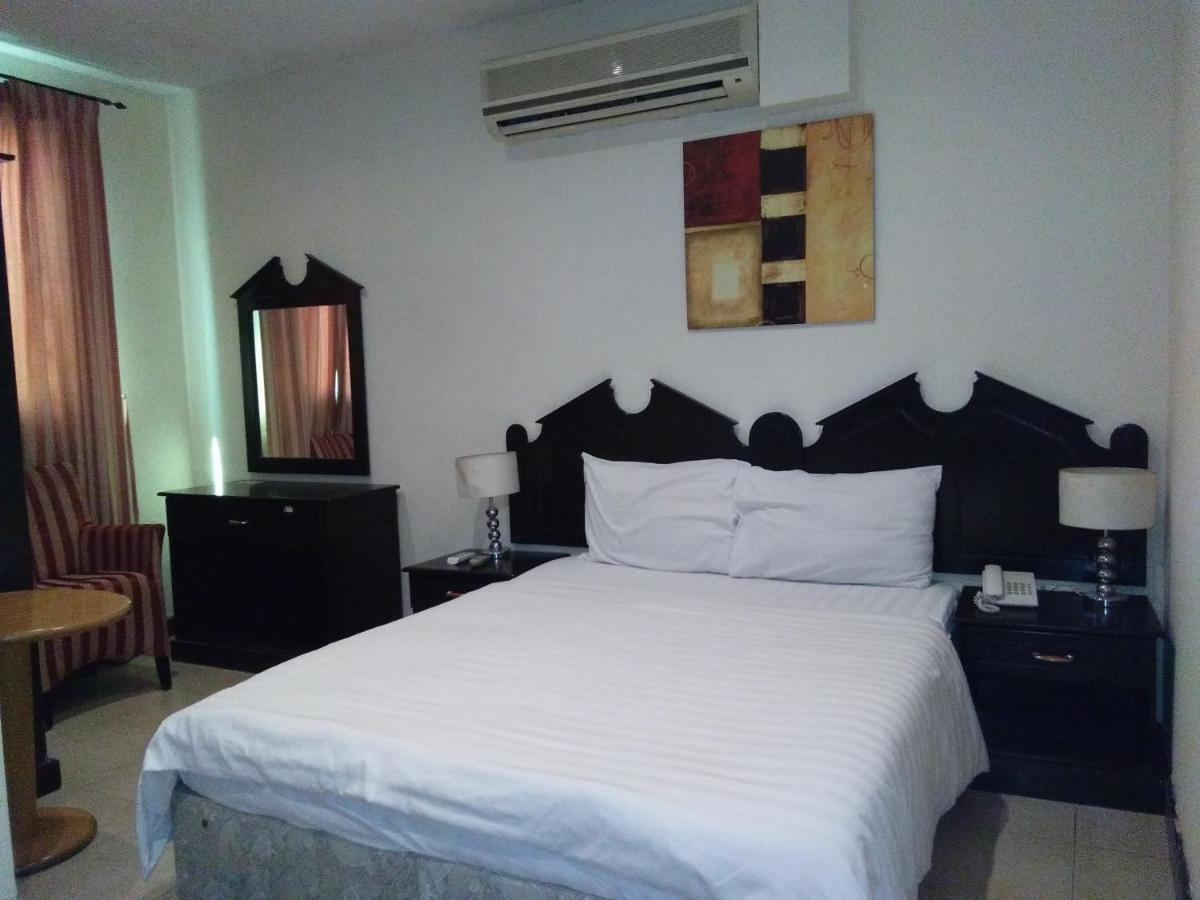 Bahrain Plaza Hotel Манама Екстериор снимка